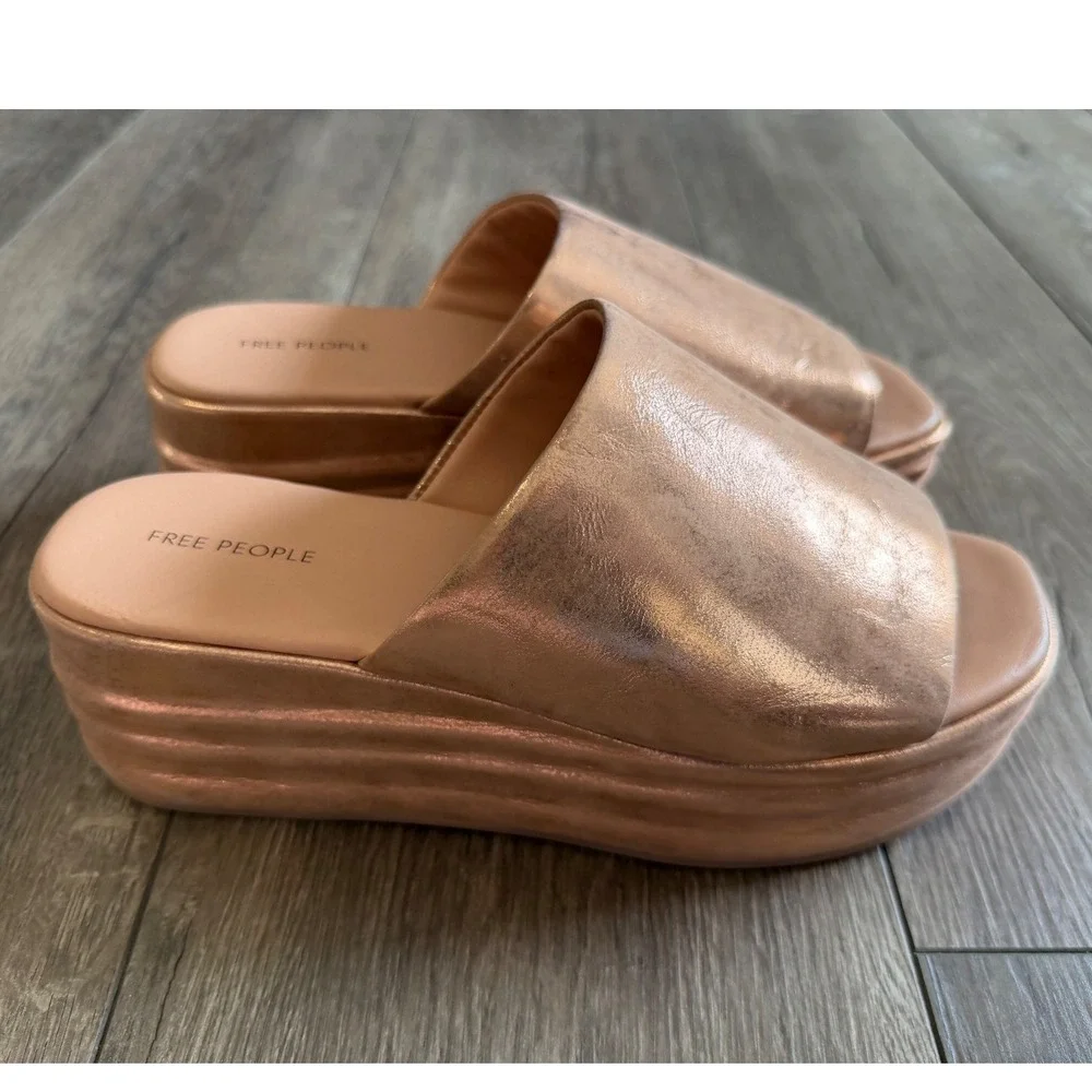 Free People‎ Rose Gold Metallic Platform Slide Sandals 39 Tiny Flaw